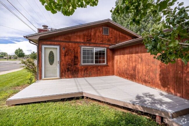 Building Photo - Charming 3 Bed, 2 Bath Home in Farmington,...