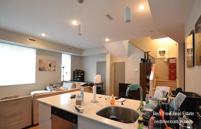 Photo - 53 Glenville Ave Unidad 53