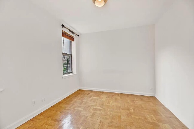 Photo - 359 Ovington Ave