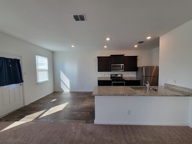 Photo - 766 Veloway Trail