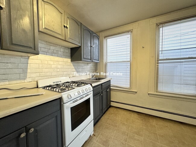 Building Photo - 8 Parker Hill Ave Unit 3