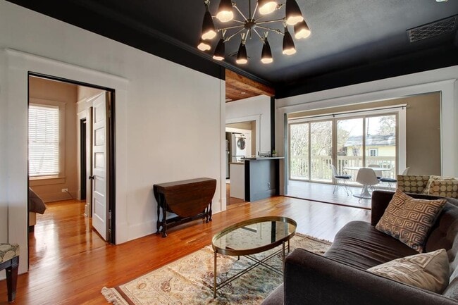 Photo - 617 W Lynn St