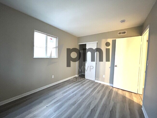 Photo - 834 Whitethorne Ave Unit D