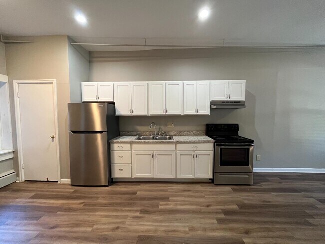 Building Photo - 1705 Sycamore St