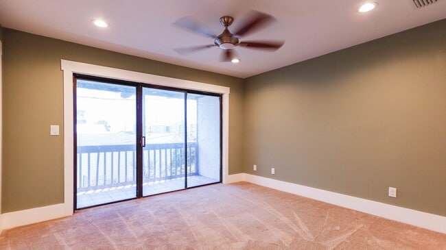 Photo - 6475 Oak Shr Dr