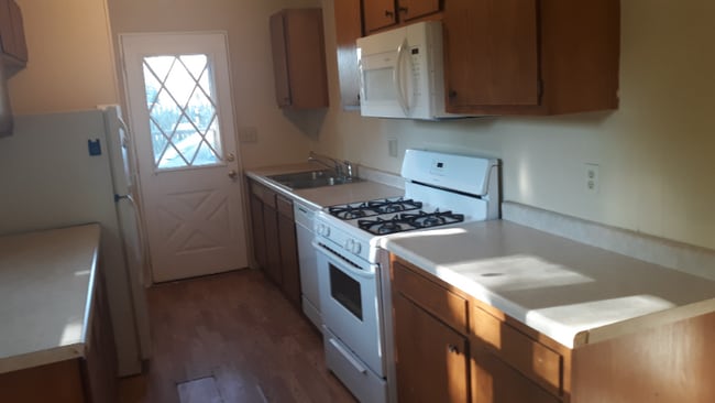 Photo - 2433 Oxford St