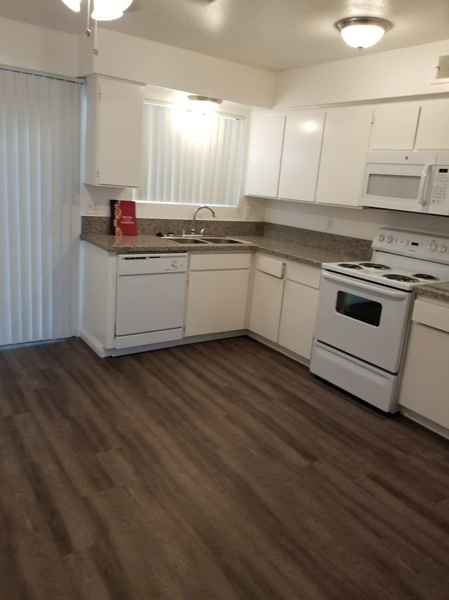 Photo - Meadowbrook Apartments