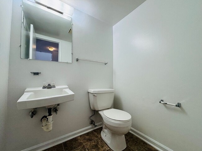 Photo - 702 Cambridge Rd