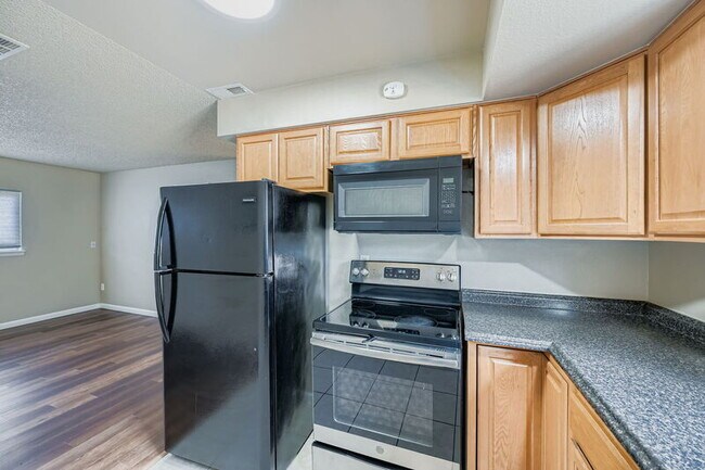 Photo - 6654 Provincial Dr