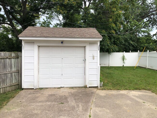 Photo - Three Bedroom House for rent