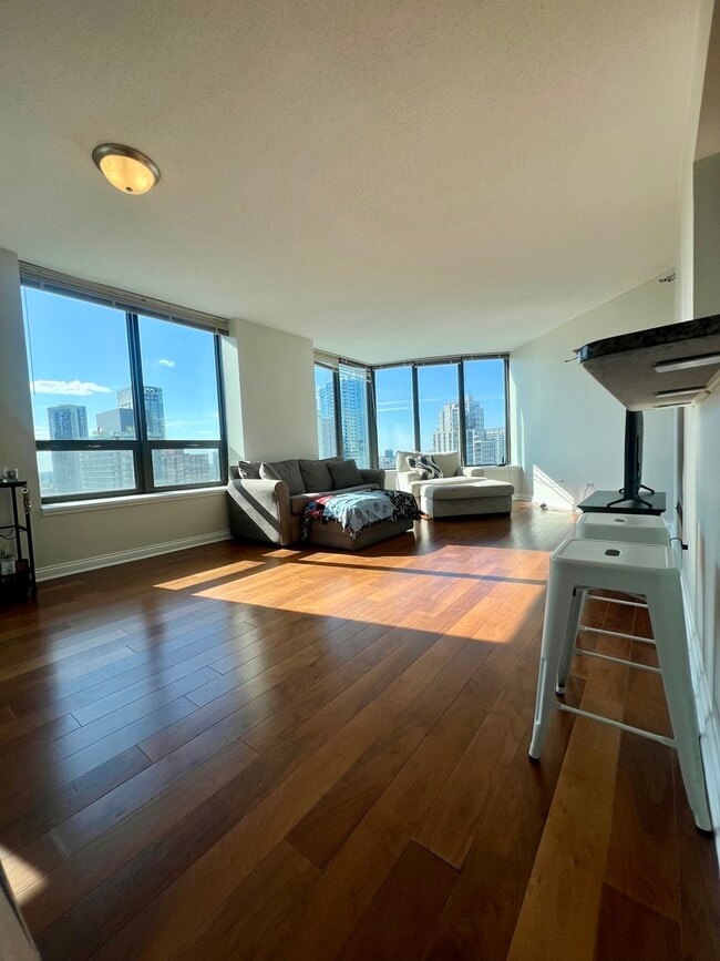 Photo - 400 N La Salle Dr Unit 2010