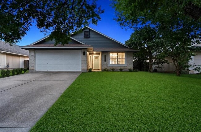 Building Photo - 2022 Balsam Way