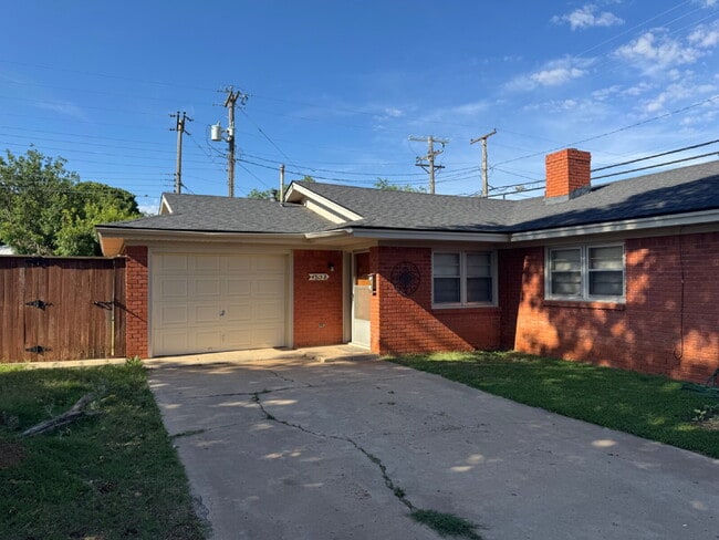 Building Photo - Newly updated, spacious 2 bedroom Rental