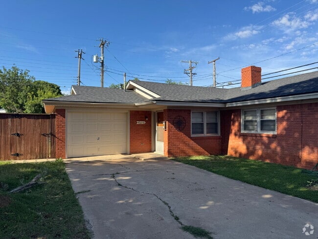 Building Photo - Newly updated, spacious 2 bedroom Rental