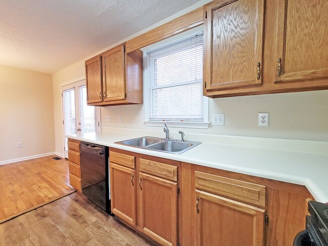 Photo - 807B Edgemont Terrace SW