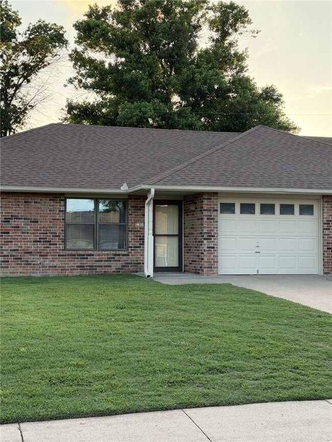 Building Photo - 2702 Dividend Dr