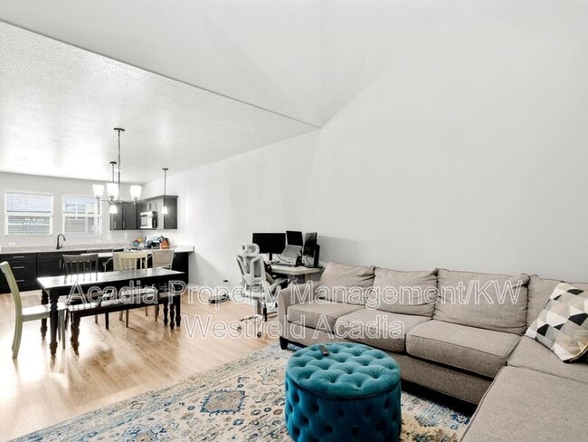 Photo - 3928 Hardman Way