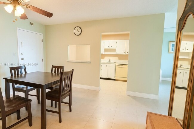 Building Photo - 1465 NE 123rd St Unit 404 Rental