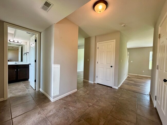 Photo - 1204 Louisville Dr