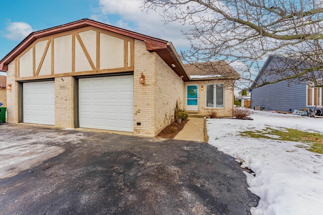 Building Photo - 7203 S 86th Ave