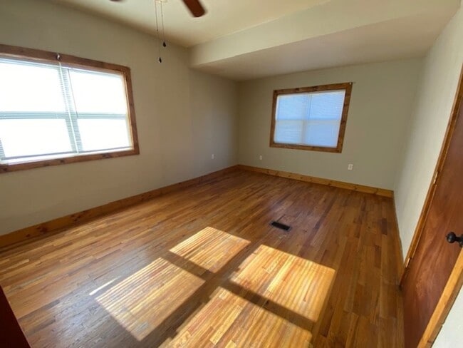 Photo - VERY CLEAN AND SPACIOUS 3 BEDROOM 2 BATH H...