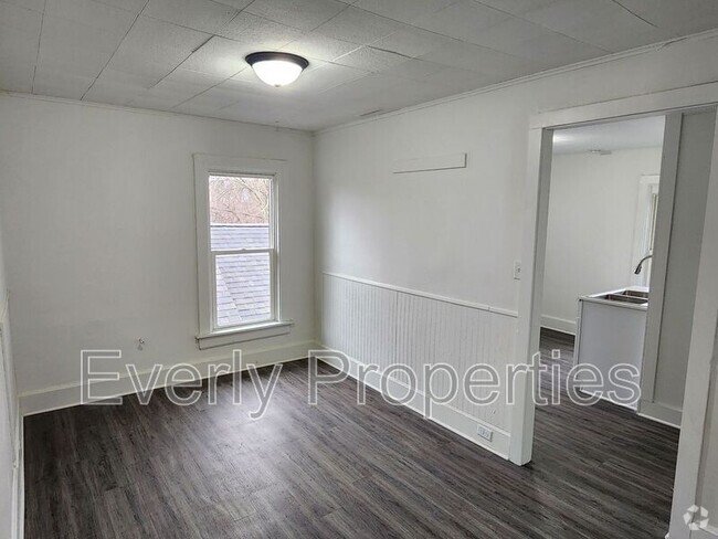Building Photo - 1664 N Wisconsin St Rental