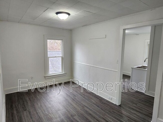Building Photo - 1664 N Wisconsin St Rental