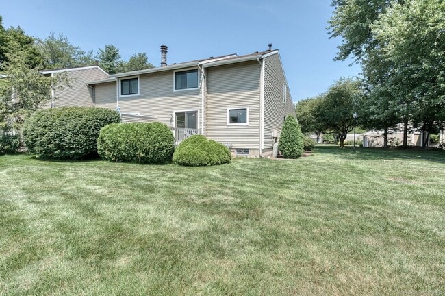 Photo - 592 Mountain Rd