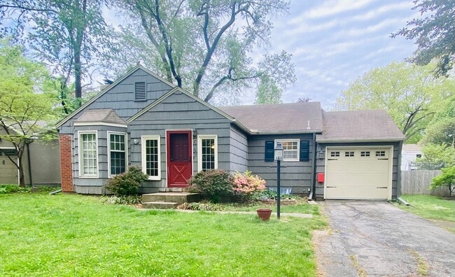 Building Photo - {6832} Prairie Village Ranch + Perfect Location + Updated + Fenced Yard