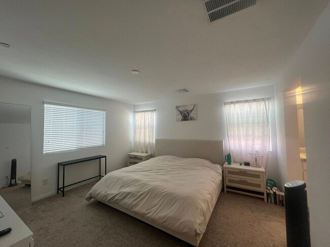 Photo - 854 Benning St