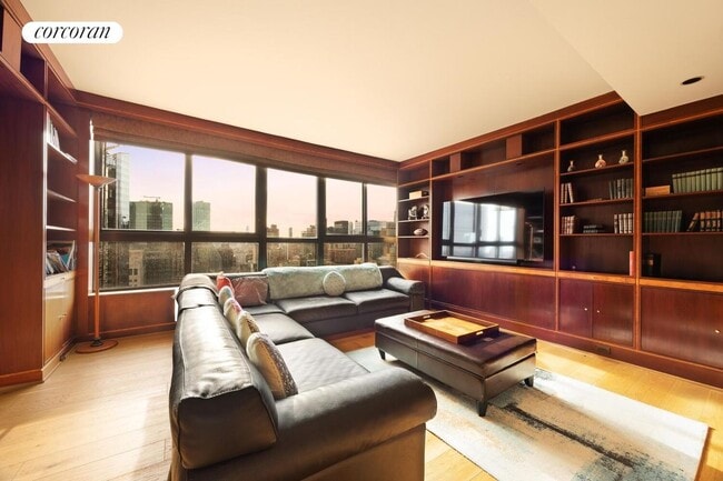 Photo - 100 United Nations Plaza