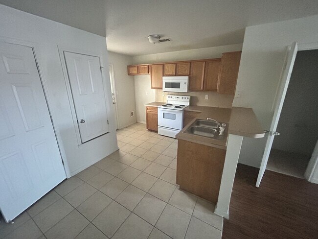 Photo - 4108 Shasta Rd Unidad 4108 Shasta  C