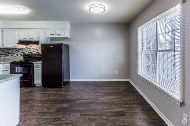 4 BR, 2.5 BA - 1800 SF - Dining Area