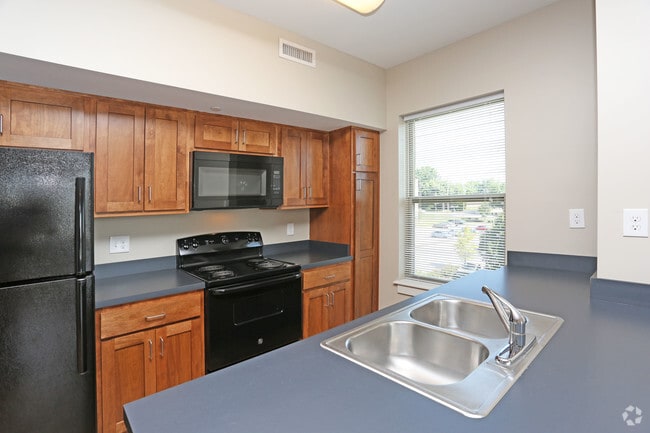 2BR, 1BA - Kitchen - Parkside Apartments