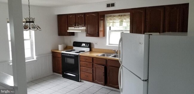 Photo - 581 Fish Pond Rd