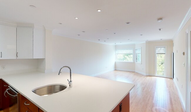 Building Photo - 1441 Beacon St Unit 616 Rental