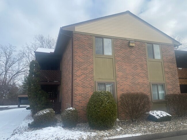 Building Photo - 16546 Clarkson Dr Unit Fraser Condo