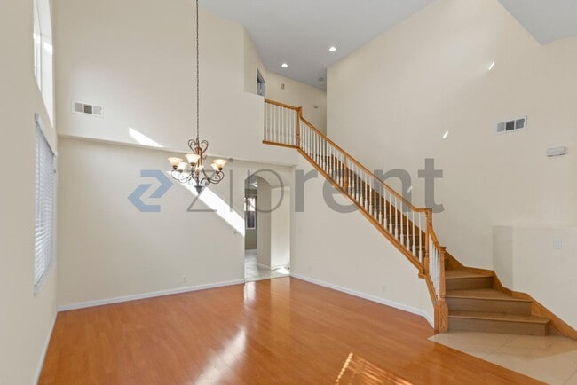 Photo - 709 Buriat St