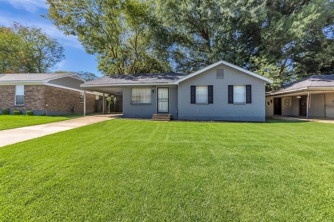 Building Photo - 4829 Bradford Dr