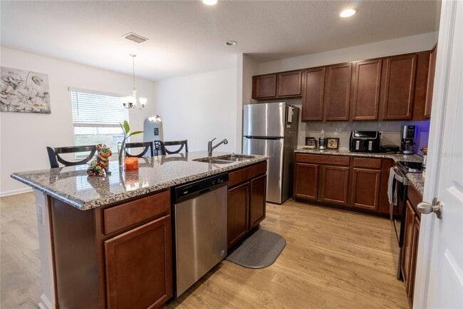 Photo - 861 Cambridge Dr