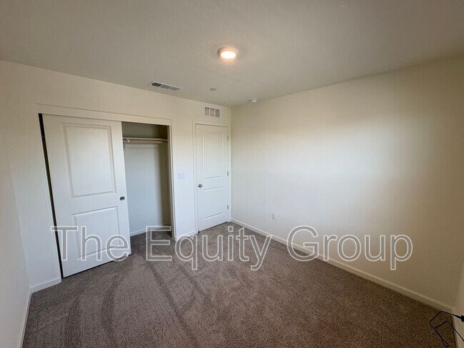 Photo - 1900 N Oaks St