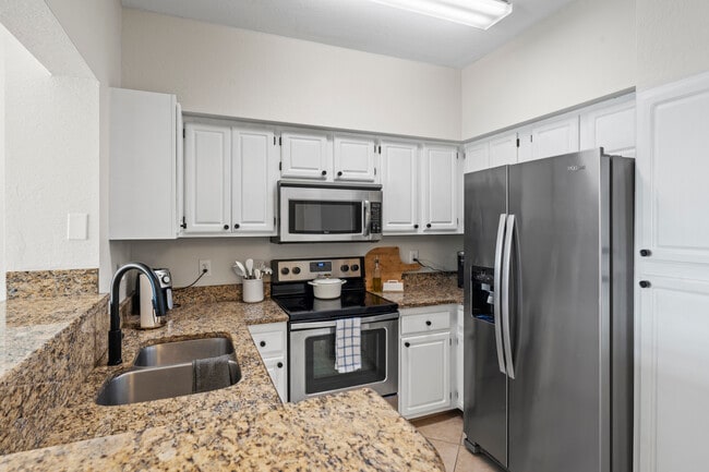 Kitchen - 23600 Walden Center Dr Unit 308