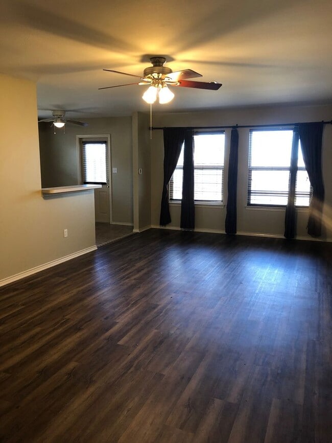Building Photo - 317 Clydesdale Ln