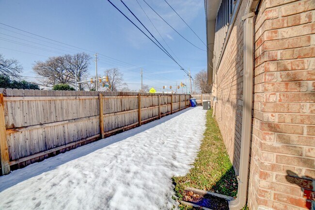 Photo - NO PETS ALLOWED Wonderful 2 bedroom, 2 bat...