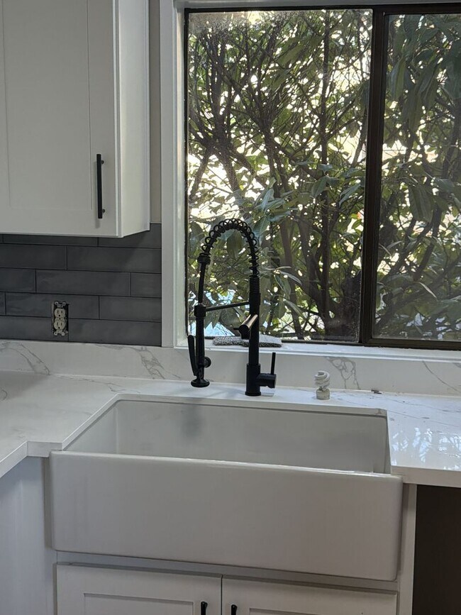 Building Photo - Husky Townhomes Unit 702