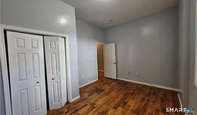 Photo - 229 Helen St Unit R2