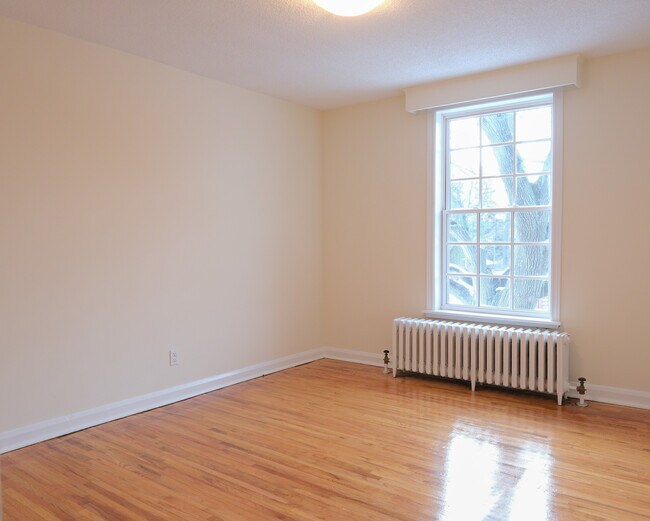 Photo - Crestview Apartments