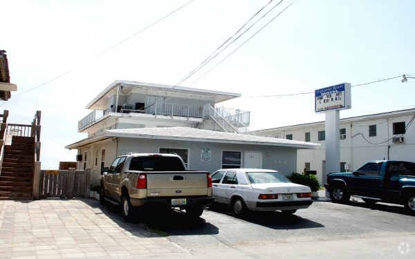 Photo - Edgemeer Motel