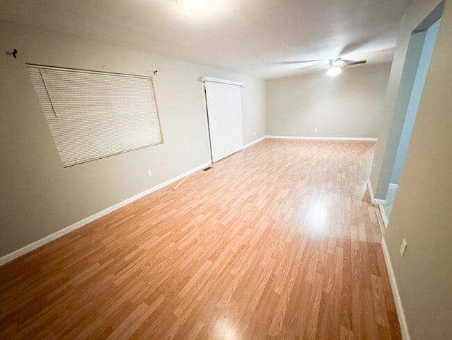 Photo - 516 Goldensand Ln