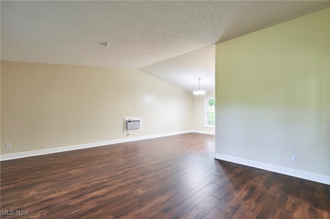 Photo - 2635 Martin Rd